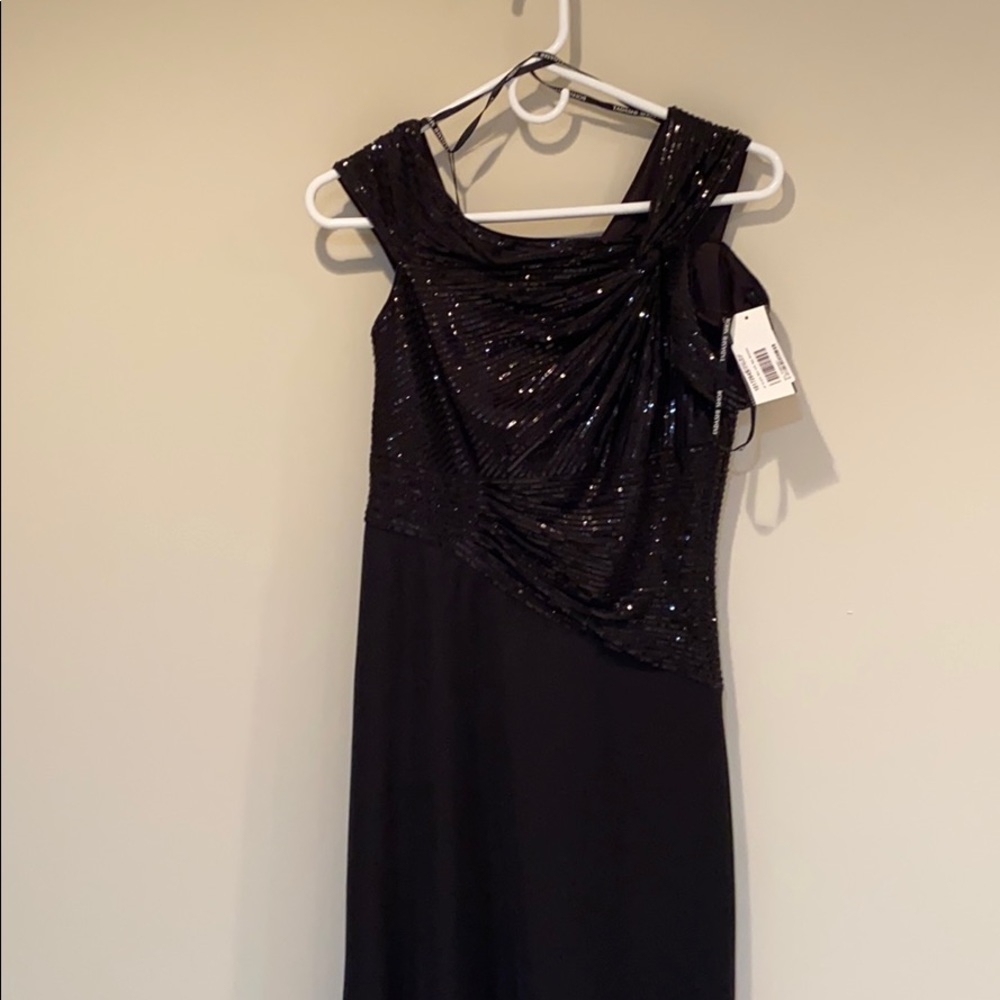 Tadashi Shoji Women’s S/S Sequin/Crepe Gown 4P